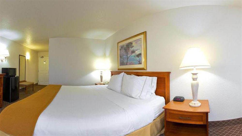 Holiday Inn Express Hotel & Suites Ames By Ihg מראה חיצוני תמונה