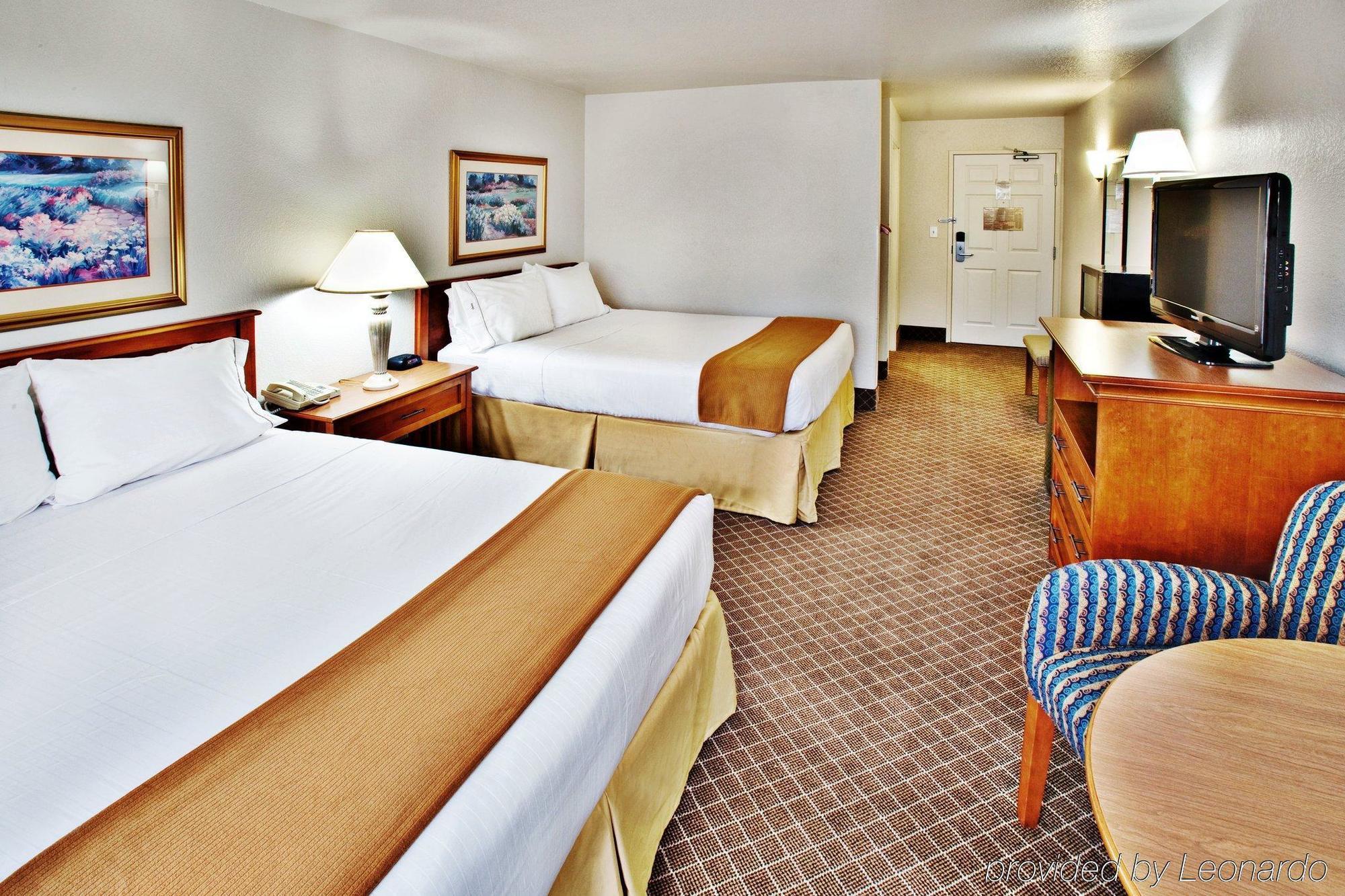 Holiday Inn Express Hotel & Suites Ames By Ihg מראה חיצוני תמונה